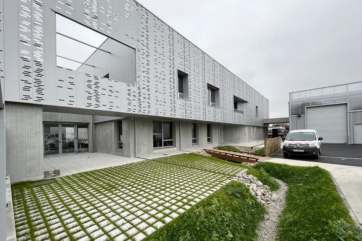 LA ROCHE SUR YON - Bâtiment infra SNCF