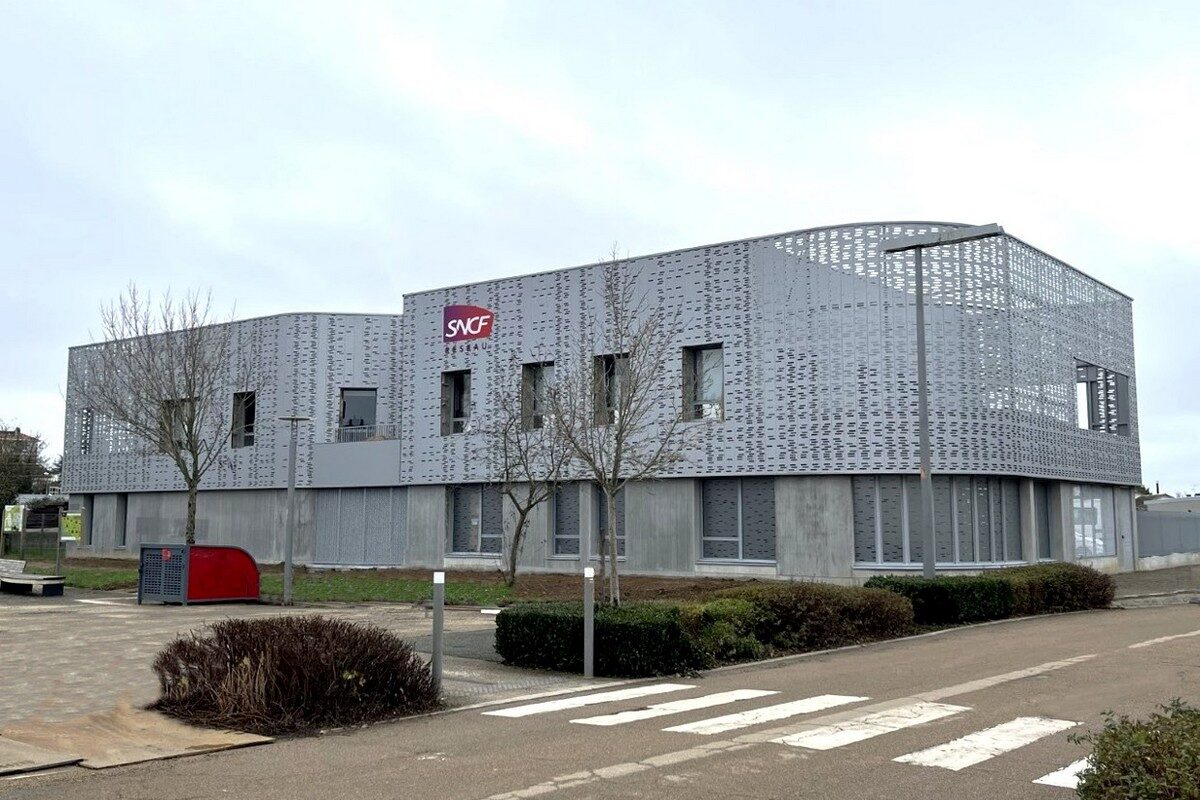 LA ROCHE SUR YON - Bâtiment infra SNCF