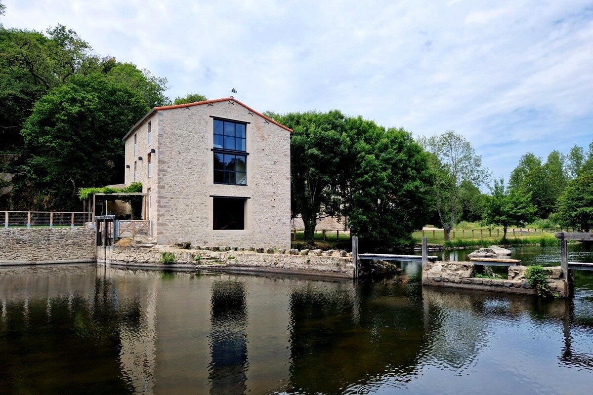 ST AUBIN DES ORMEAUX Moulin de Grenon